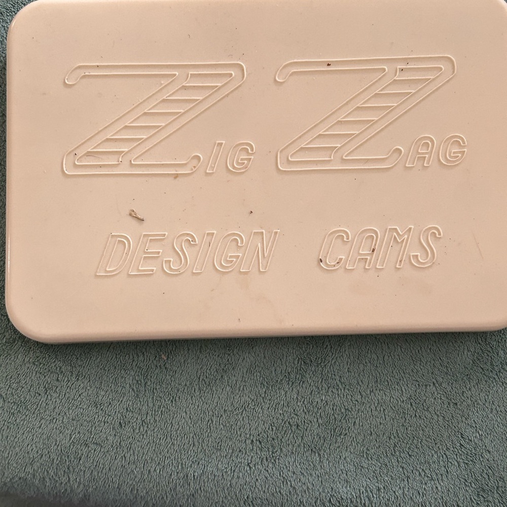 Vintage zig zag design cams